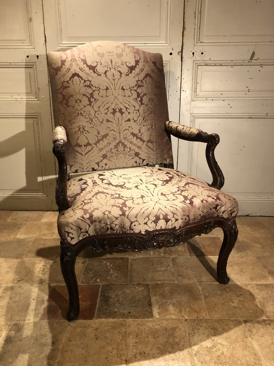 Fauteuil Régence à dossier à la reine en hêtre ciré XVIII° siècle  