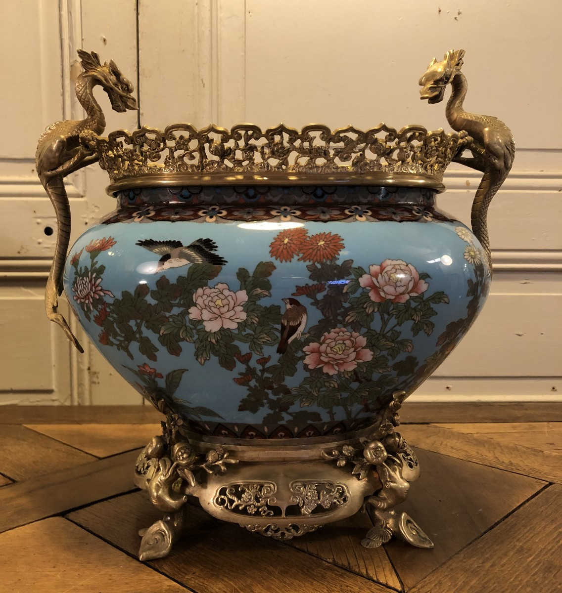 Jardinière En émaux Cloisonnés Et Bronzes Japonisants Aux Dragons