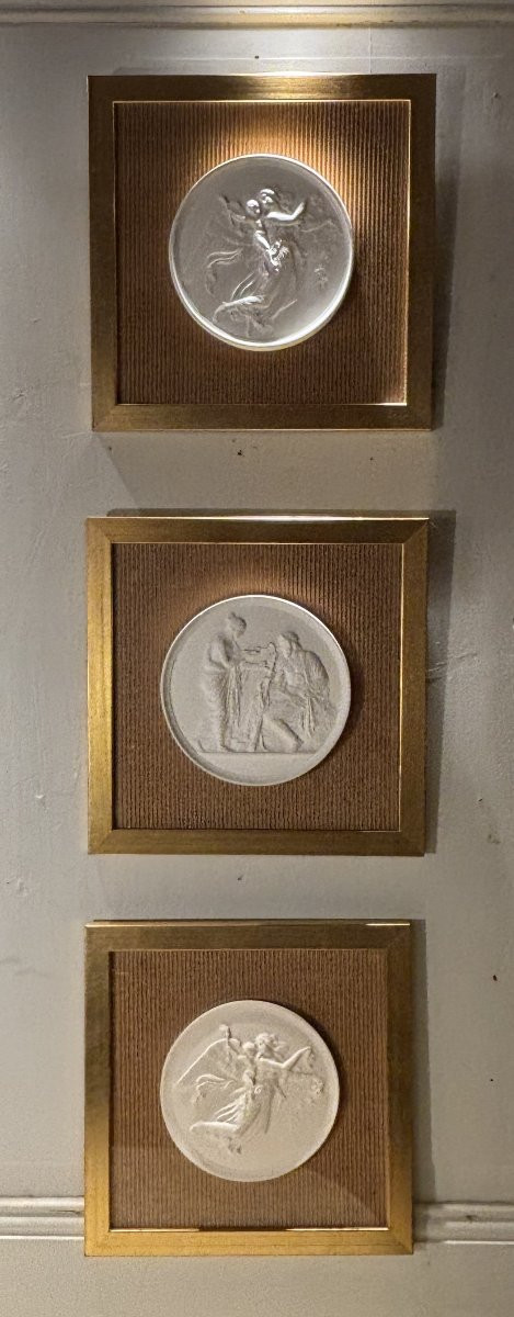 Sept médaillons mythologique de style antique en stuc -photo-2