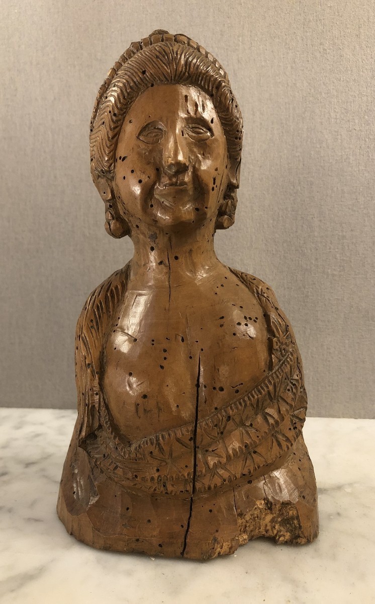Buste de dame de qualité en bois sculpté et ciré XVIII° siècle