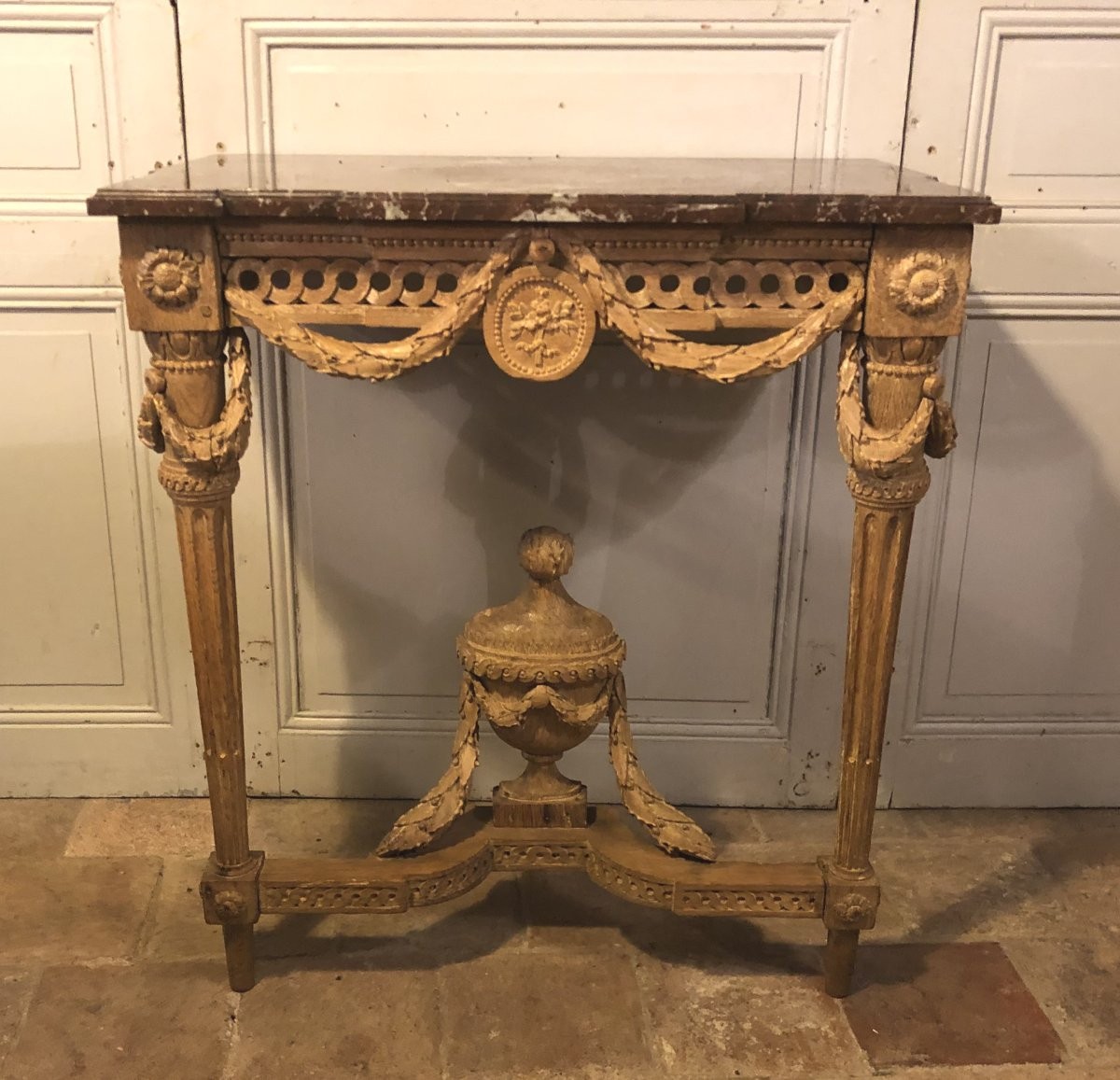 Console louis XVI en chêne sculpté et marbre rouge royal XVIII° siècle