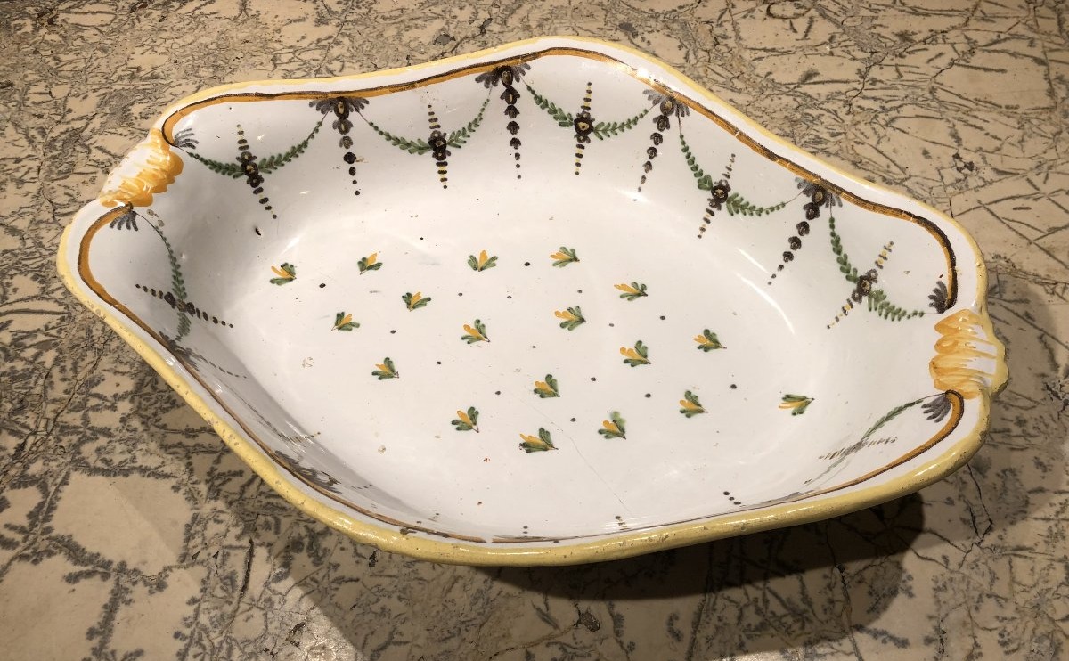 Plat oblong en faïence de Varage Louis XVI fin XVIII° siècle 