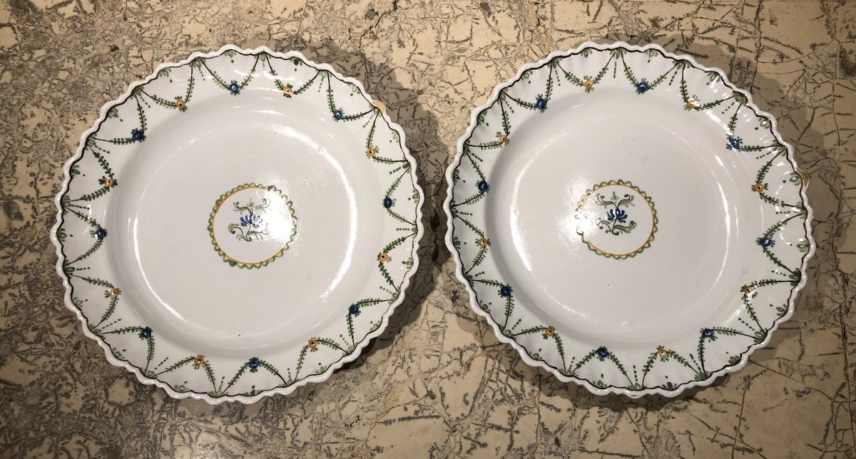 Pair Of Round Dishes In Provencal Earthenware, Late 18th Century.