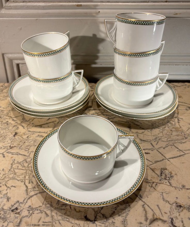 Suite de six tasses à thé  Art-déco en porcelaine de Limoges -photo-2