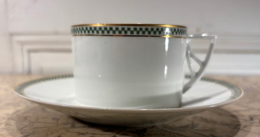 Suite de six tasses à thé  Art-déco en porcelaine de Limoges -photo-3