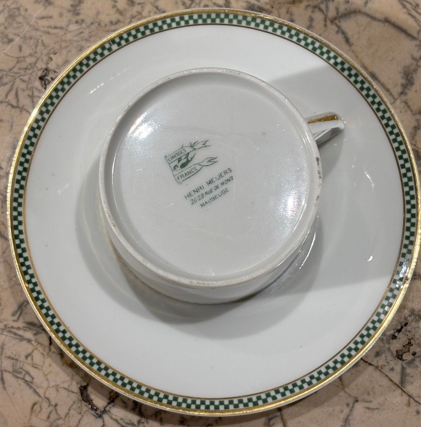 Suite de six tasses à thé  Art-déco en porcelaine de Limoges -photo-3