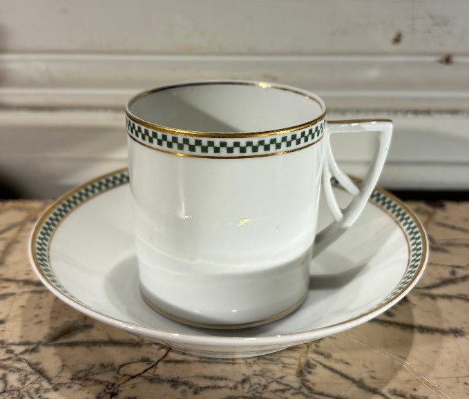 Suite de douze  tasses à café  Art-déco en porcelaine de Limoges -photo-2
