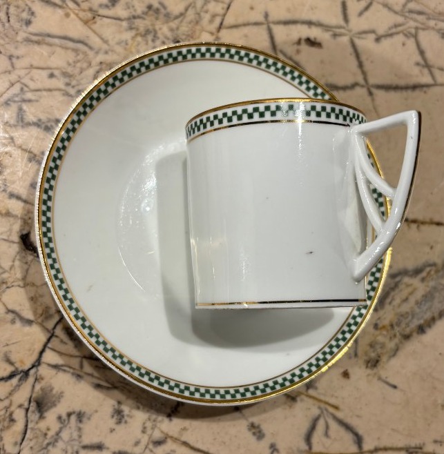 Suite de douze  tasses à café  Art-déco en porcelaine de Limoges -photo-4
