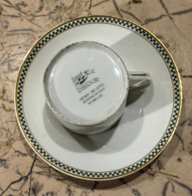Suite de douze  tasses à café  Art-déco en porcelaine de Limoges -photo-1