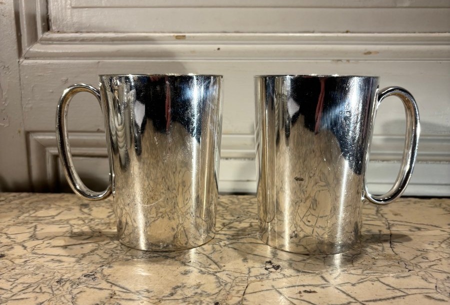 Paire de chopes pinte à bière anglaise en métal argenté vers 1900-photo-2