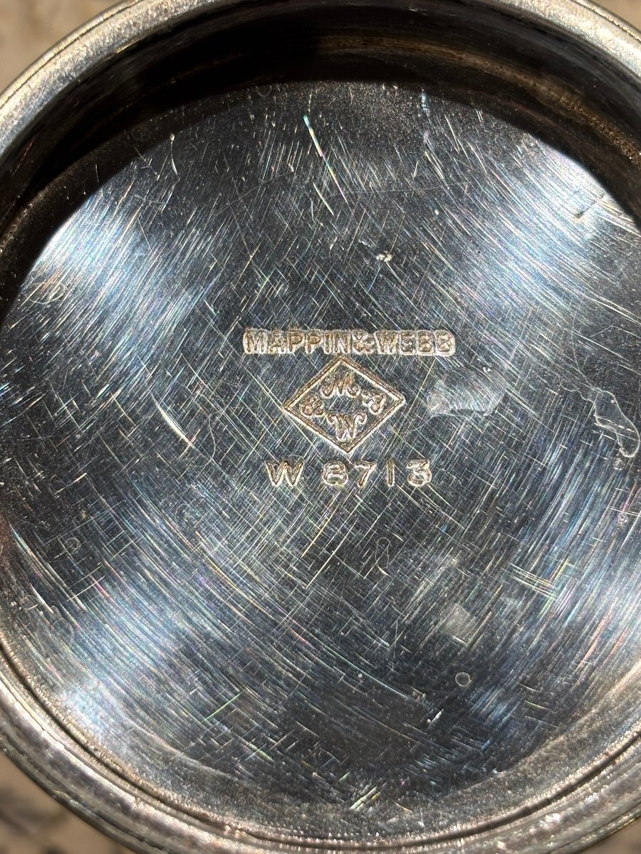 Paire de chopes pinte à bière anglaise en métal argenté vers 1900-photo-1