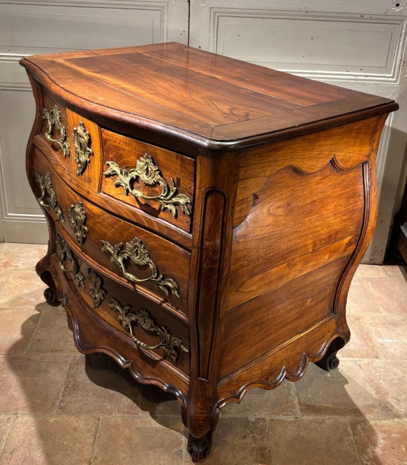 Petite commode tombeau Bordelaise en acacias XVIII° siècle -photo-4