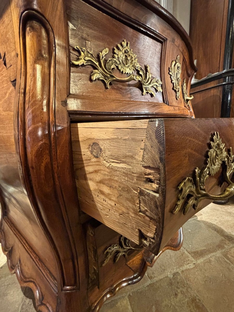 Petite commode tombeau Bordelaise en acacias XVIII° siècle -photo-6