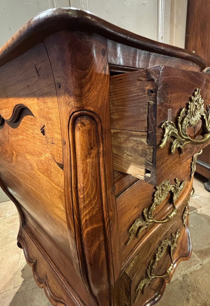 Petite commode tombeau Bordelaise en acacias XVIII° siècle -photo-7