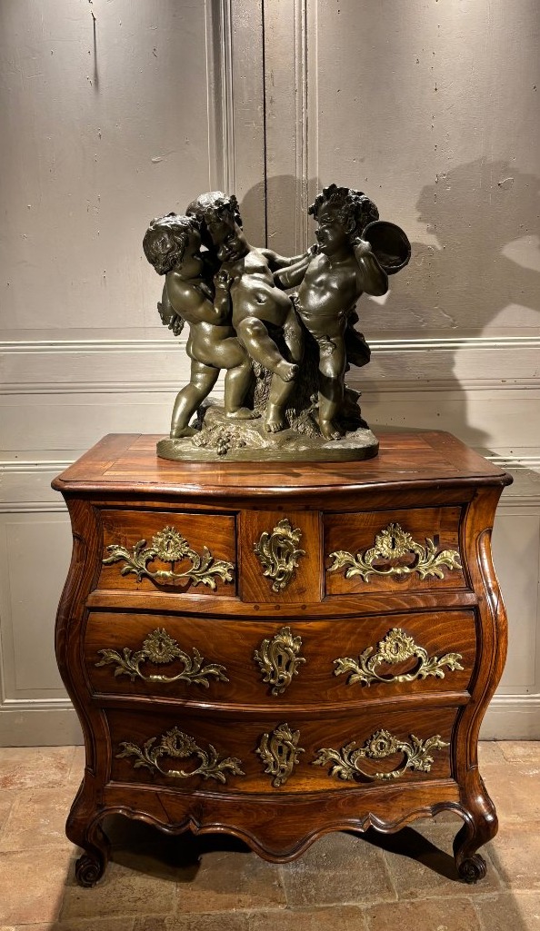 Petite commode tombeau Bordelaise en acacias XVIII° siècle 