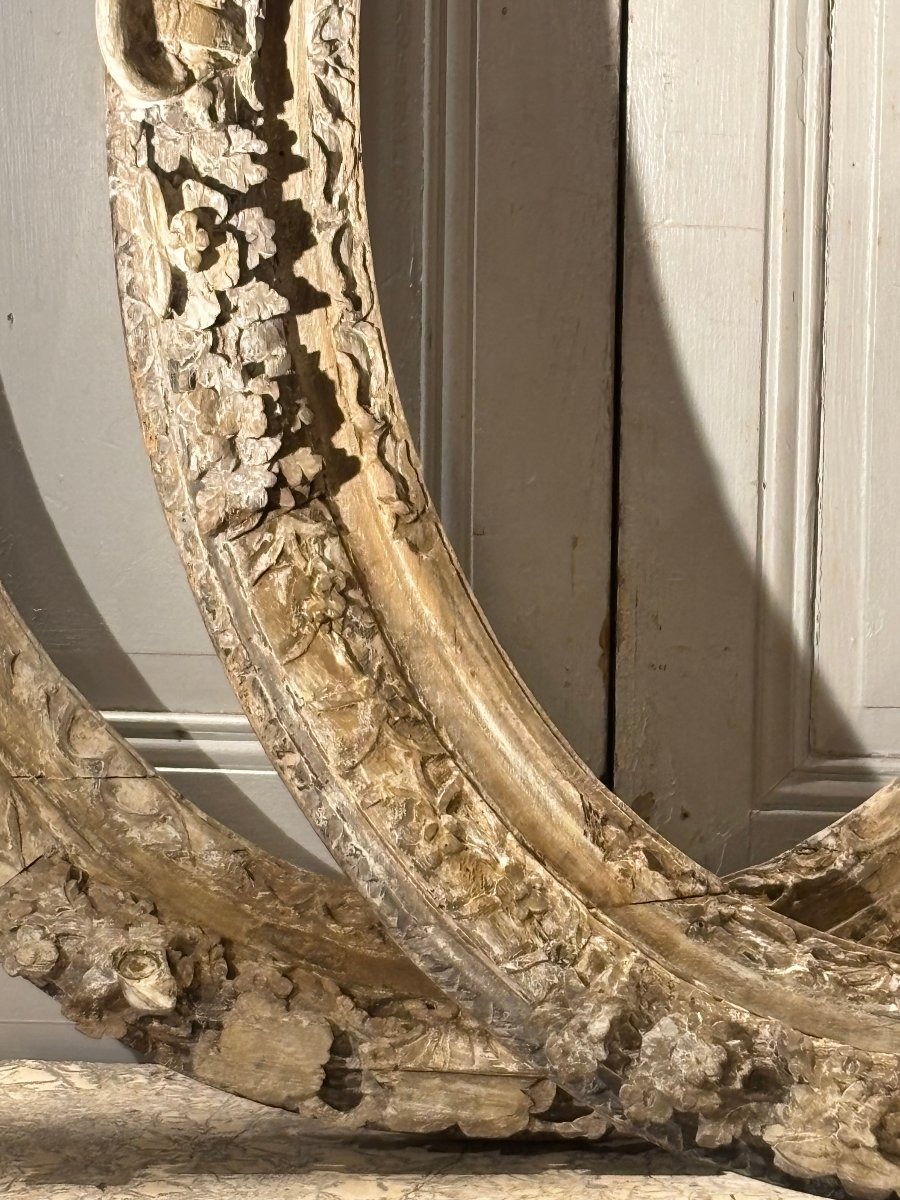 Pair Of Large Louis XIV-style Frames With Carved Oak Medallions -photo-3