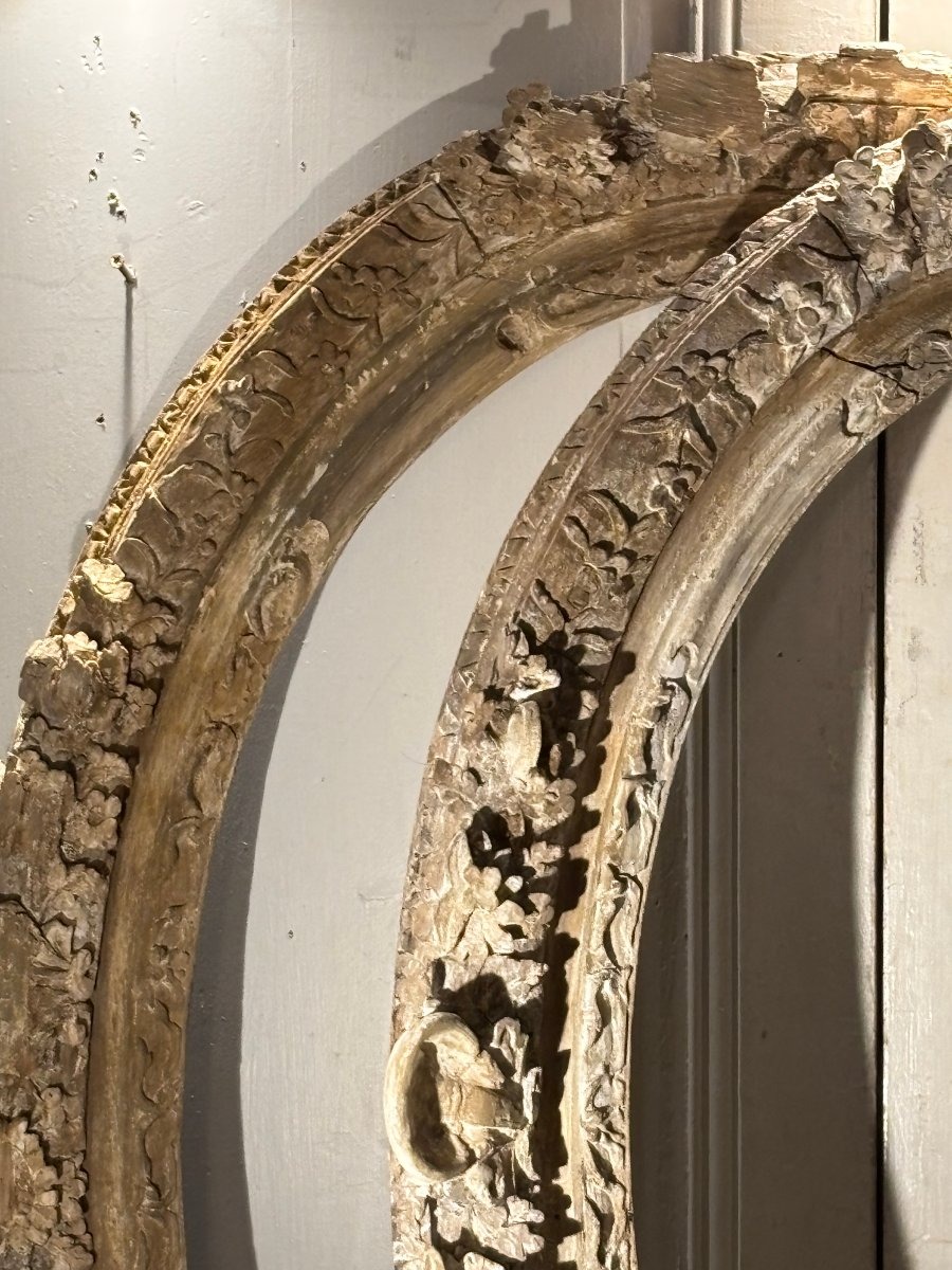 Pair Of Large Louis XIV-style Frames With Carved Oak Medallions -photo-4