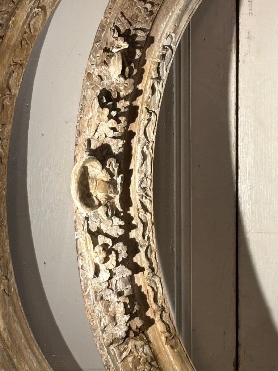 Pair Of Large Louis XIV-style Frames With Carved Oak Medallions -photo-1