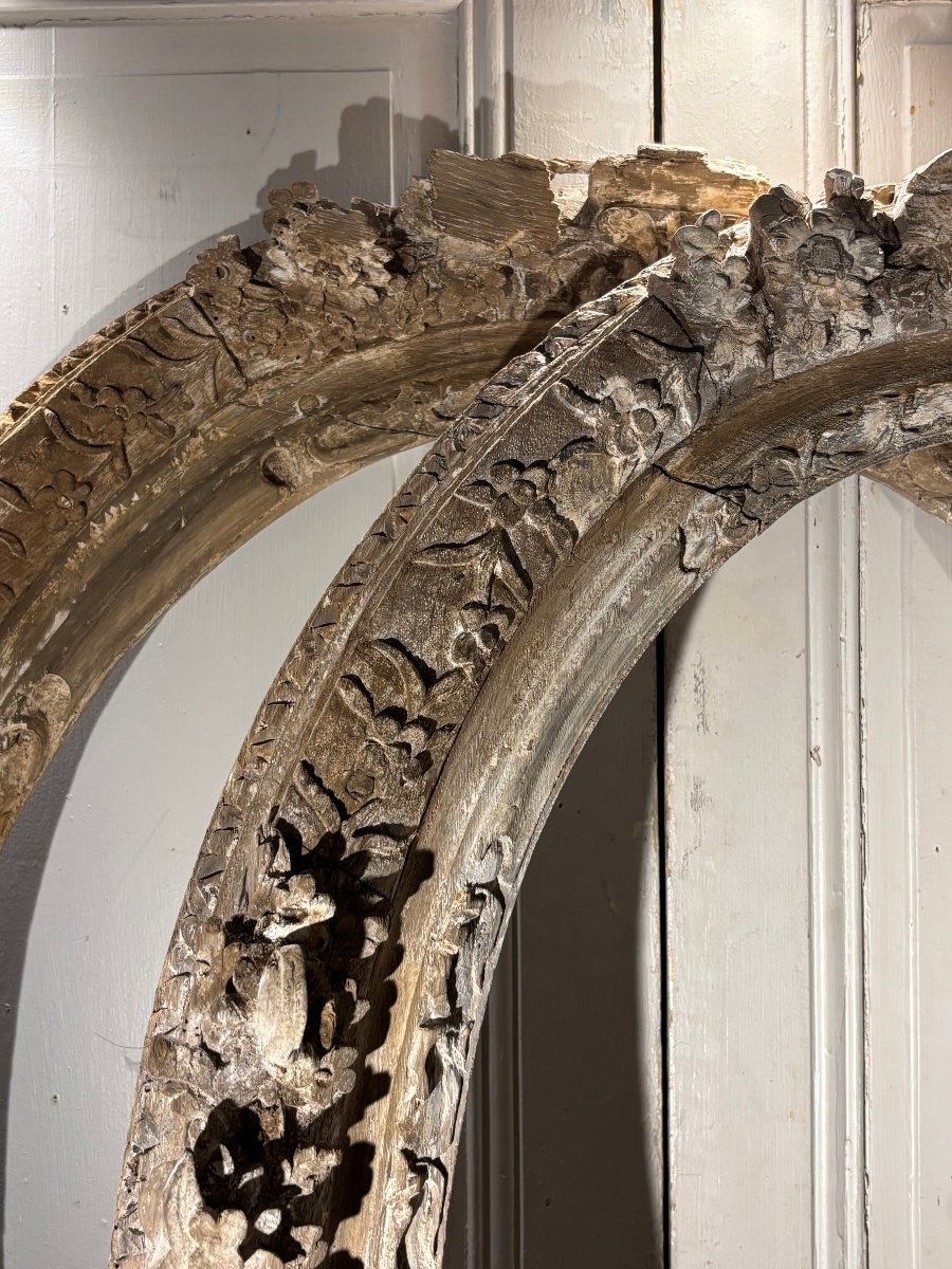 Pair Of Large Louis XIV-style Frames With Carved Oak Medallions -photo-2
