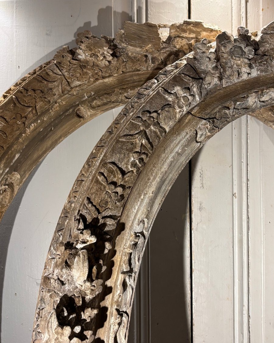Pair Of Large Louis XIV-style Frames With Carved Oak Medallions -photo-6