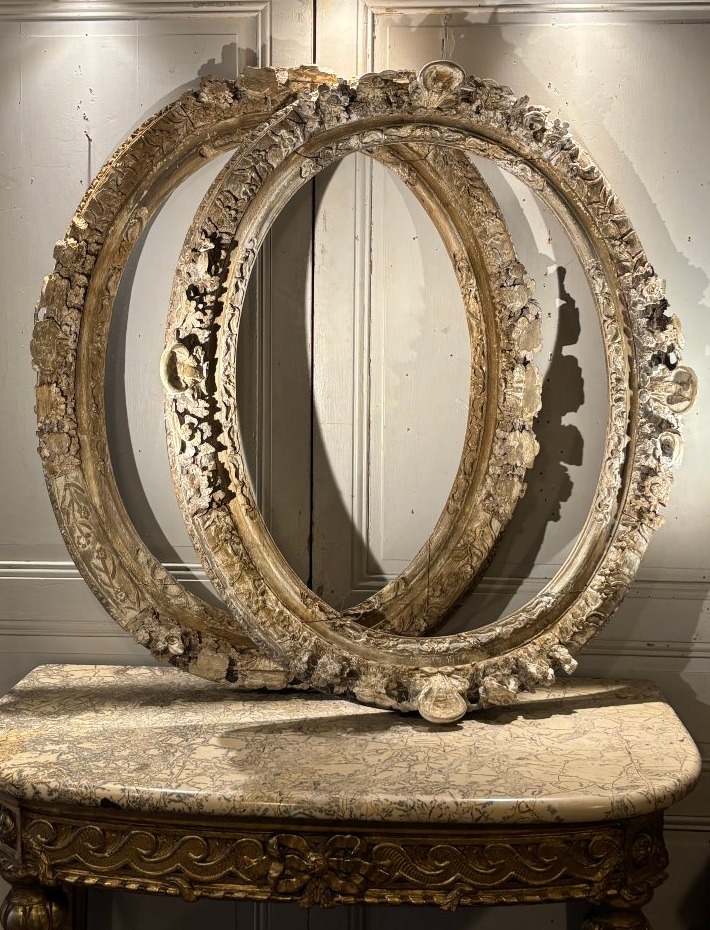Pair Of Large Louis XIV-style Frames With Carved Oak Medallions 