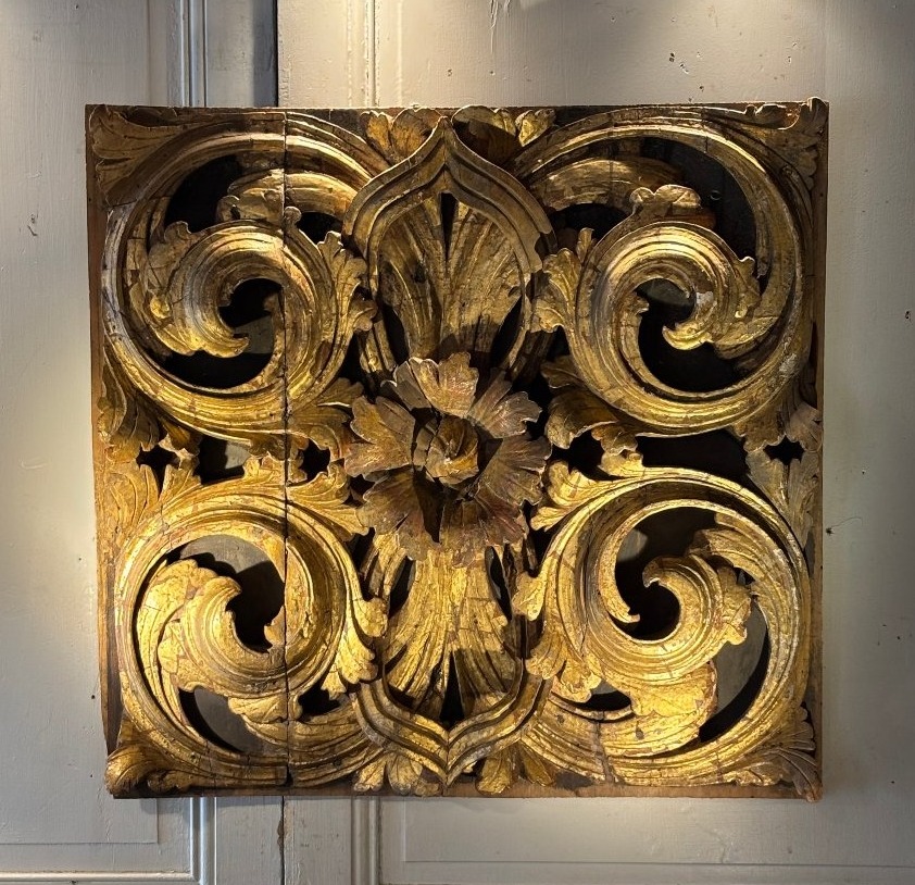 18th-century Baroque Panel Of Carved Wood Gilded With Acanthus Leaves 