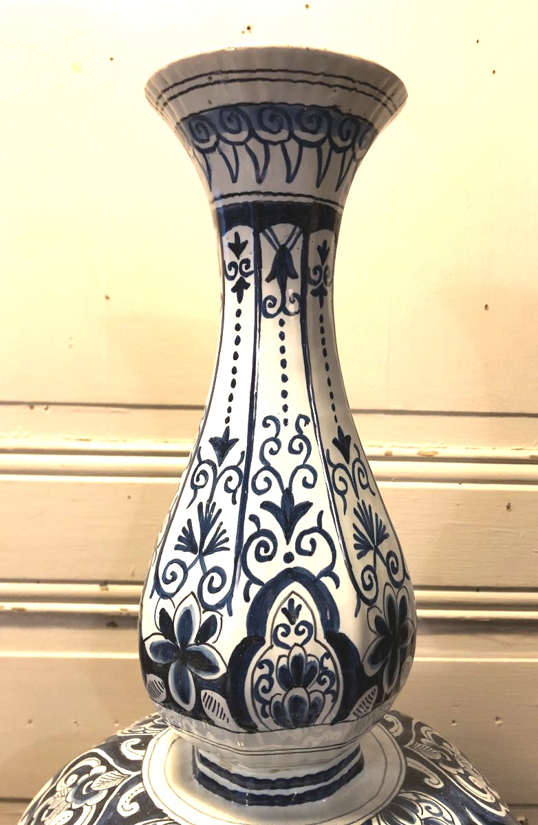 Paire de grands vases bouteille Delft blanc bleu-photo-2
