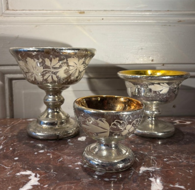 Trois coupes en verre mercurisé et doré à piédouche  XIX° siècle -photo-4
