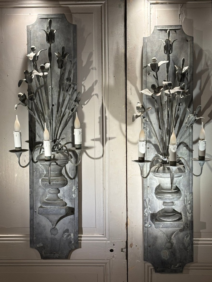 Paire de grandes appliques aux lys et vases Médicis en zinc XIX° siècle -photo-2