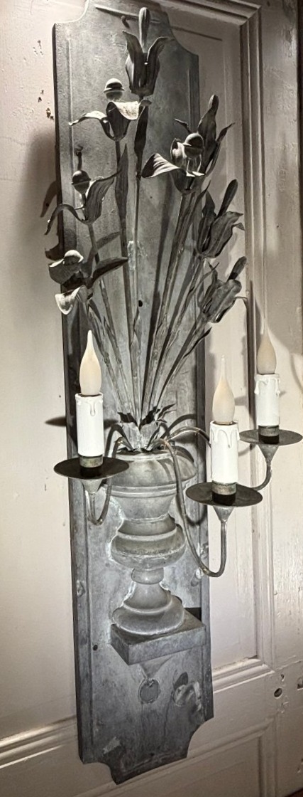 Paire de grandes appliques aux lys et vases Médicis en zinc XIX° siècle -photo-3