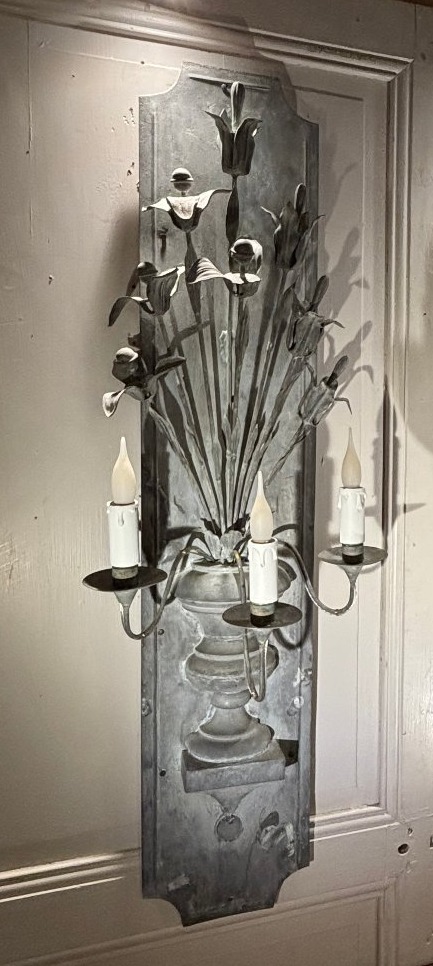 Paire de grandes appliques aux lys et vases Médicis en zinc XIX° siècle -photo-4