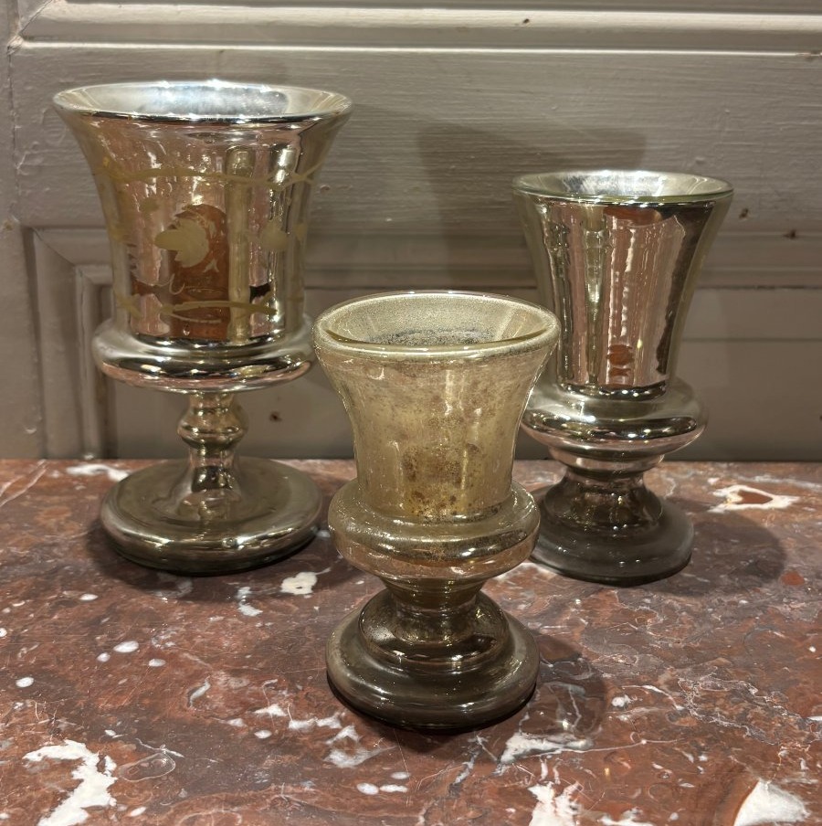 Trois vases Médicis en verre mercerisé XIX° siècle 