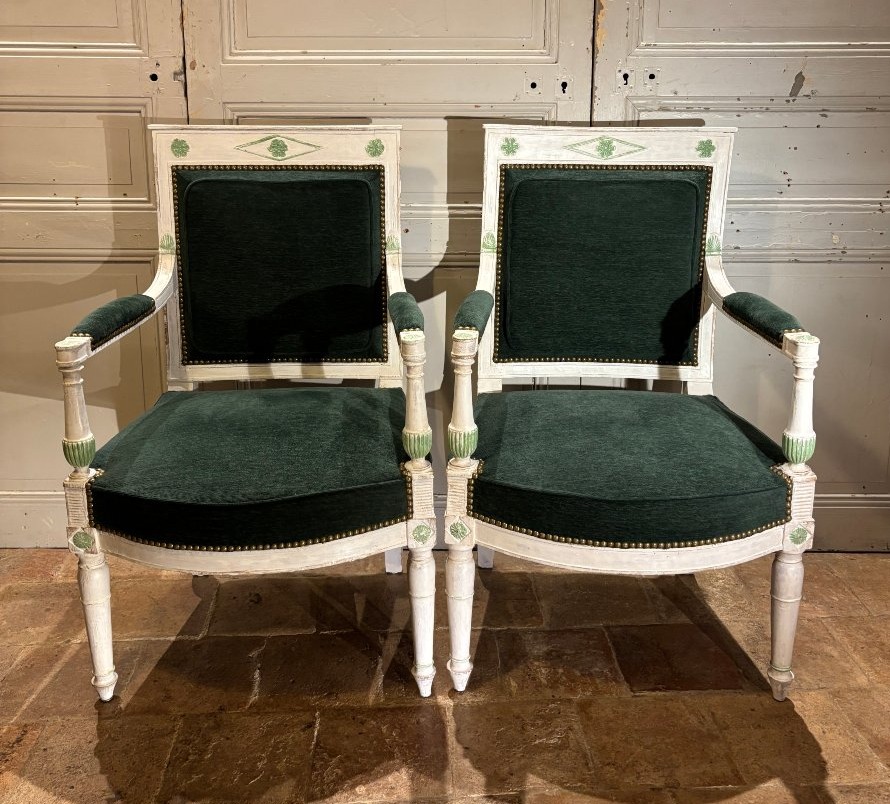 Paire de fauteuils d'époque Directoire en bois laqué blanc et rechampi vert fin XVIII° siècle -photo-2