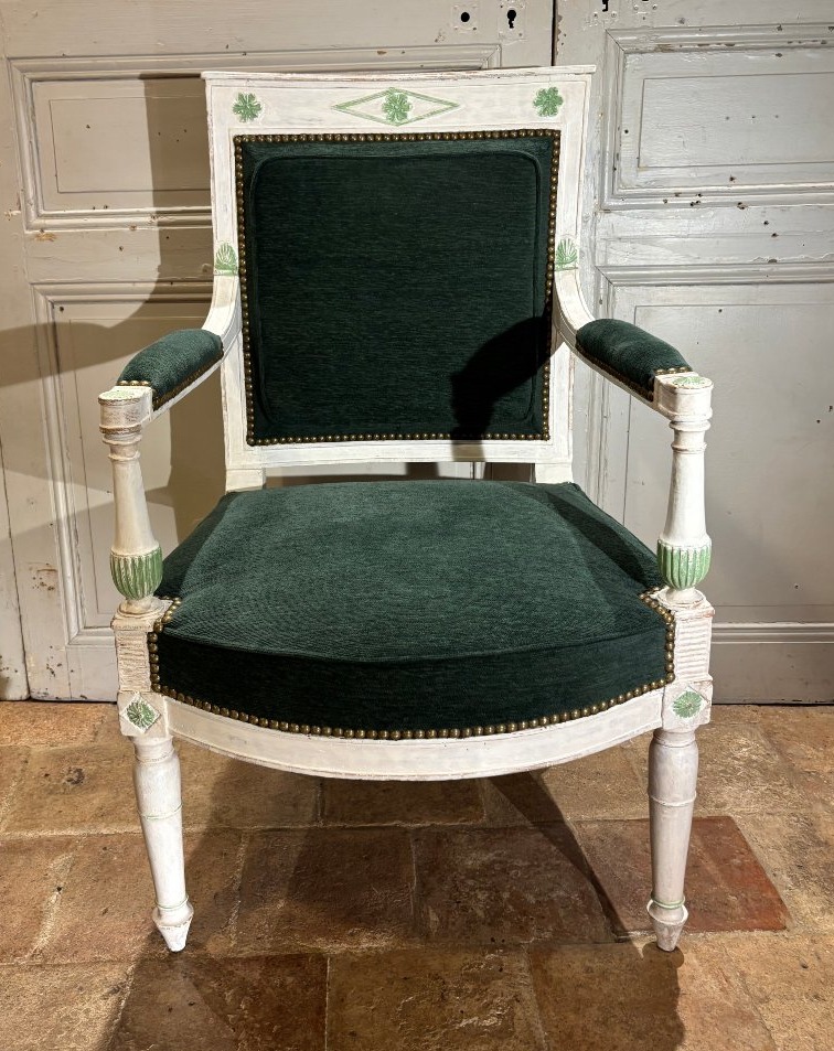 Paire de fauteuils d'époque Directoire en bois laqué blanc et rechampi vert fin XVIII° siècle -photo-4
