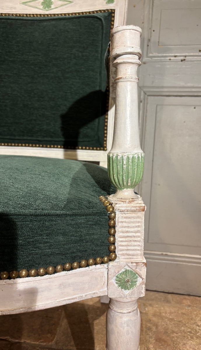 Paire de fauteuils d'époque Directoire en bois laqué blanc et rechampi vert fin XVIII° siècle -photo-2