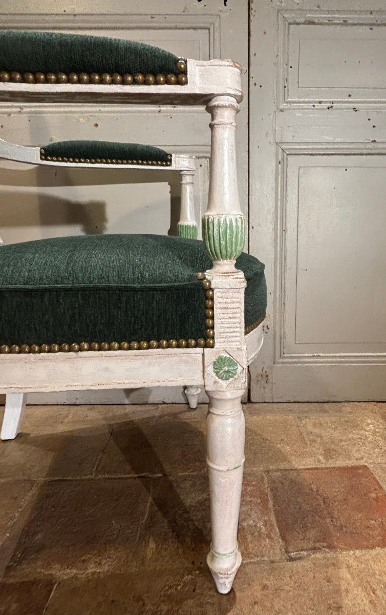 Paire de fauteuils d'époque Directoire en bois laqué blanc et rechampi vert fin XVIII° siècle -photo-7