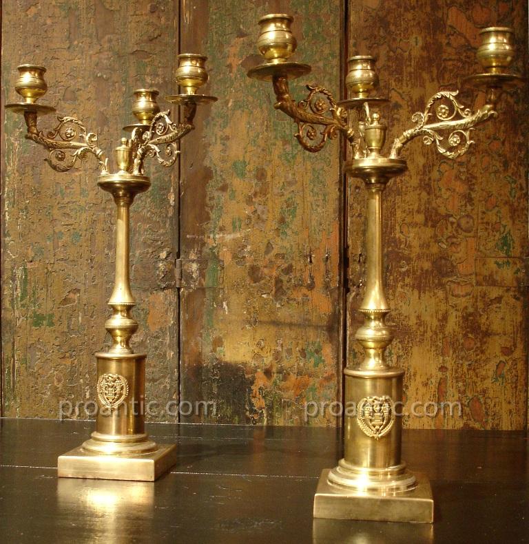 Paire De Chandeliers Armoriés De Style Restauration En Bronze, XIX° Siécle 