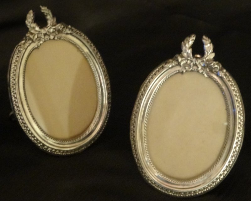 Pair Of Medallion Frames In Sterling Silver Hallmark Minerves