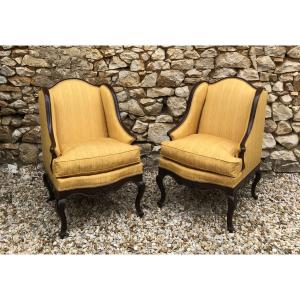 Paire de bergères à oreilles style Louis XV en noyer 
