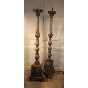 Paire de grands pique cierges style Louis XVI en bois fruitier H 177 cm