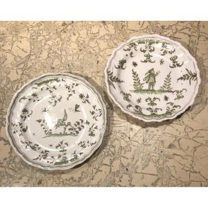 Deux  assiettes en fa&iuml;ence de Moustier XVIII&deg; si&egrave;cle 