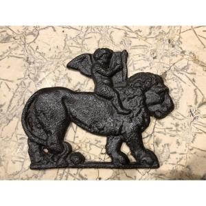 Le pouvoir de l'amour ange jouant de la lyre chevauchant un lion  