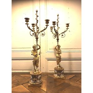 Paire de cand&eacute;labres aux faunes et attributs de musique en bronze dor&eacute; et marbre blanc