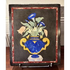 Plaque en scagliola à décor d’un vase fleuri à l'antique, Italie, fin XVIIIe / début XIXe