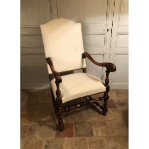 Fauteuil Louis XIV En Noyer à Chapeau De Gendarme  XVII° Siècle 