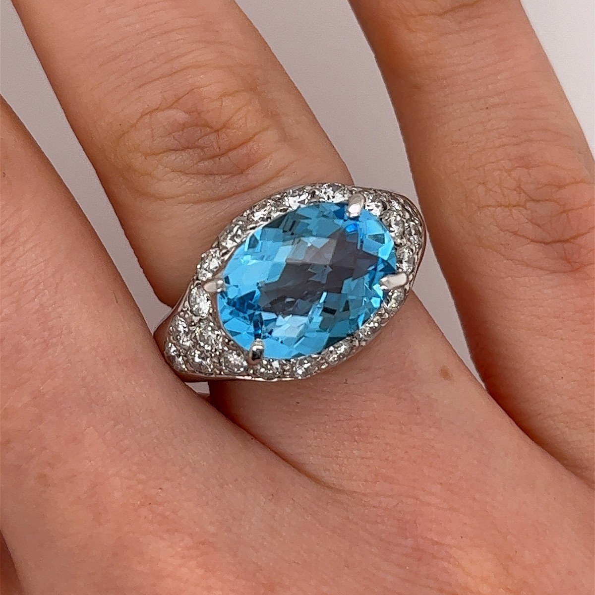  Topaze bleue ovale à facettes en or blanc 18 carats sertie de diamants naturels de 0,80 carat-photo-3