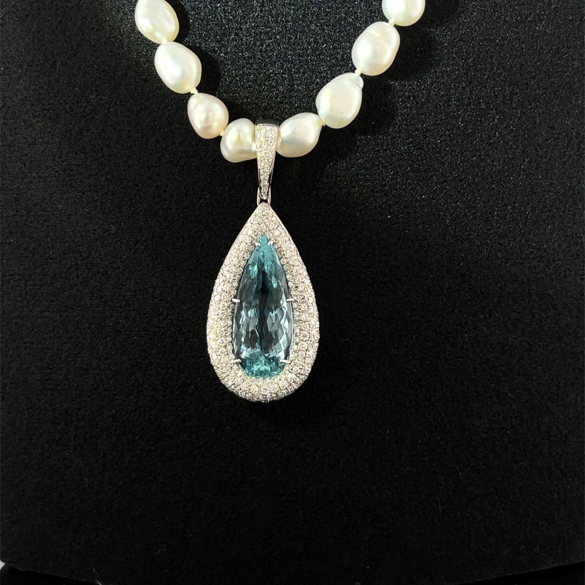 Collier pendentif vintage en aigue-marine 17,80 ct et perles de culture
