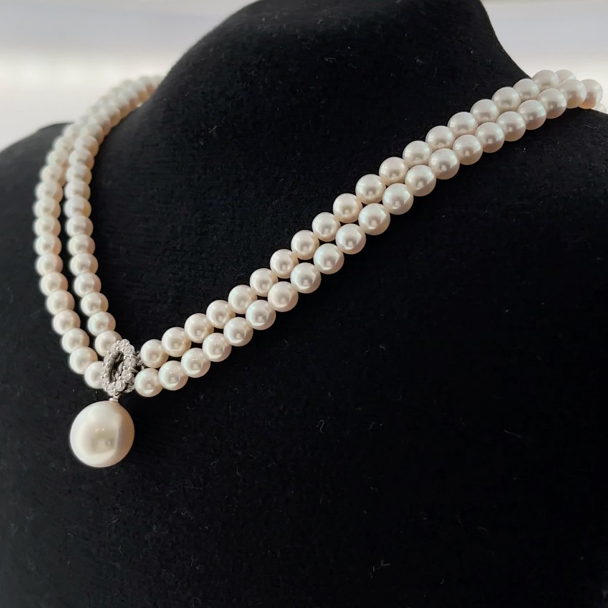 Vintage 2-strand Pearl Necklace Set With A 0.30 Ct Diamond – 18k White Gold, 43 Cm-photo-2