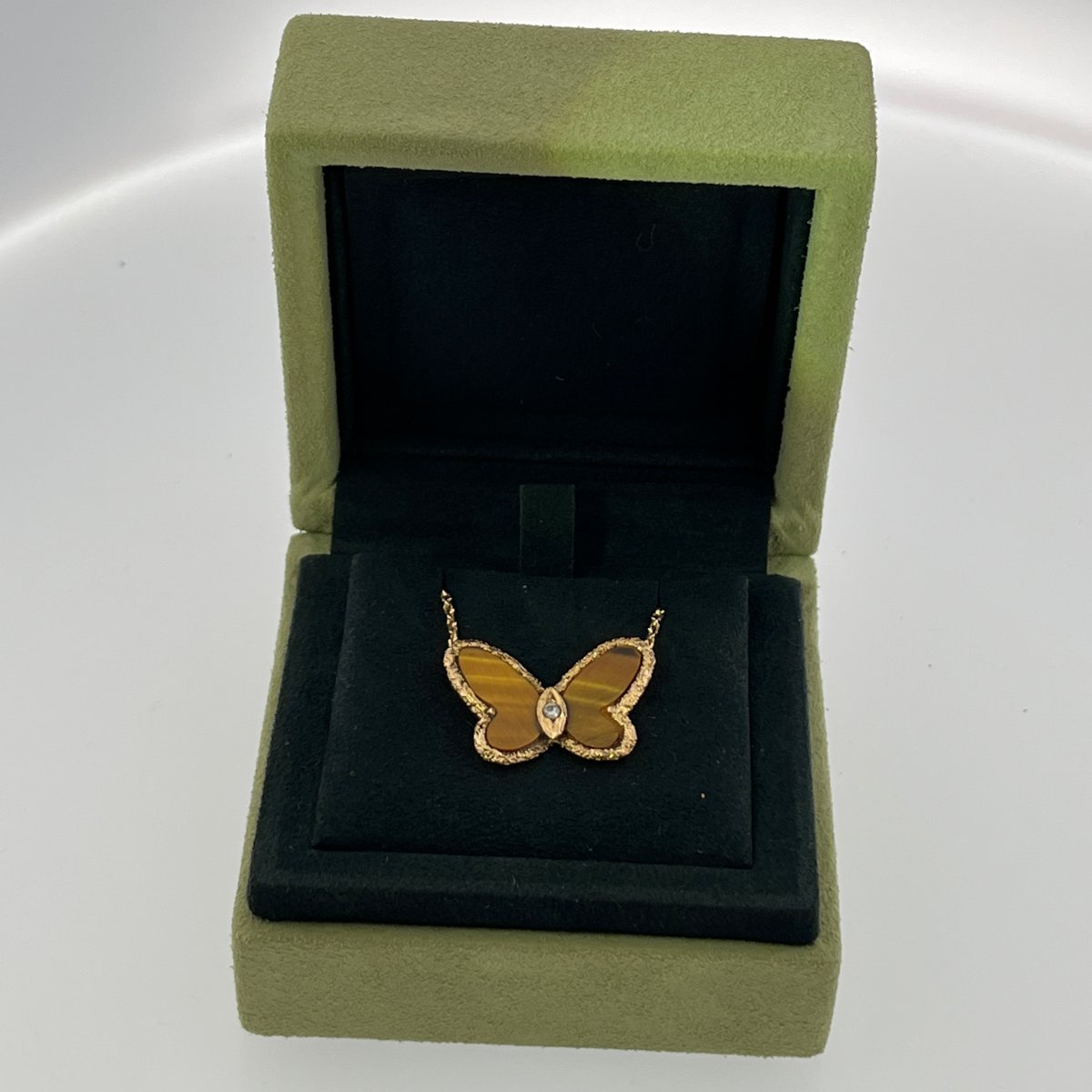 Van Cleef & Arpels Collier pendentif œil de tigre et diamant Papillon-photo-6