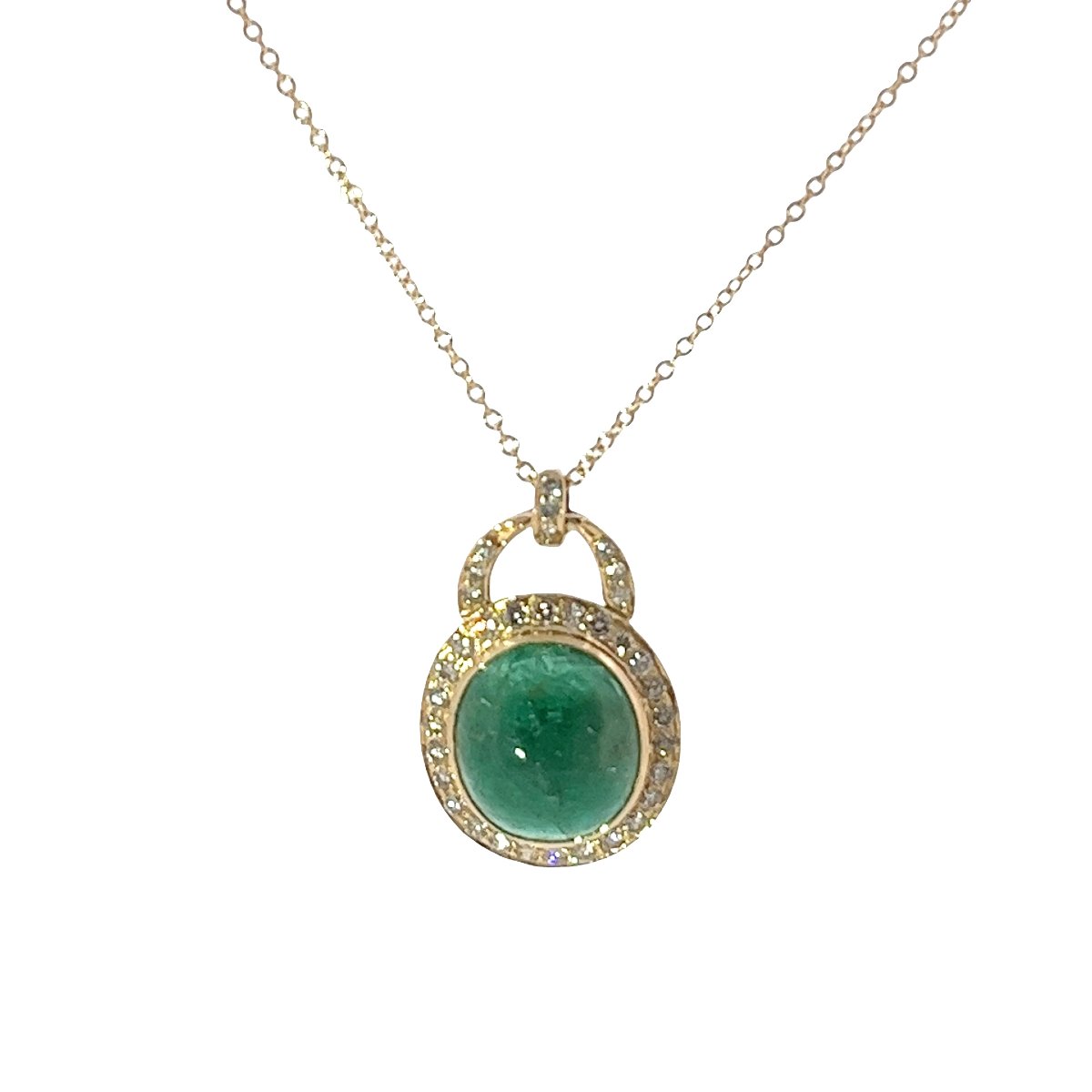 Pendentif en émeraude cabochon ovale et diamants – Design halo en or jaune 18 carats